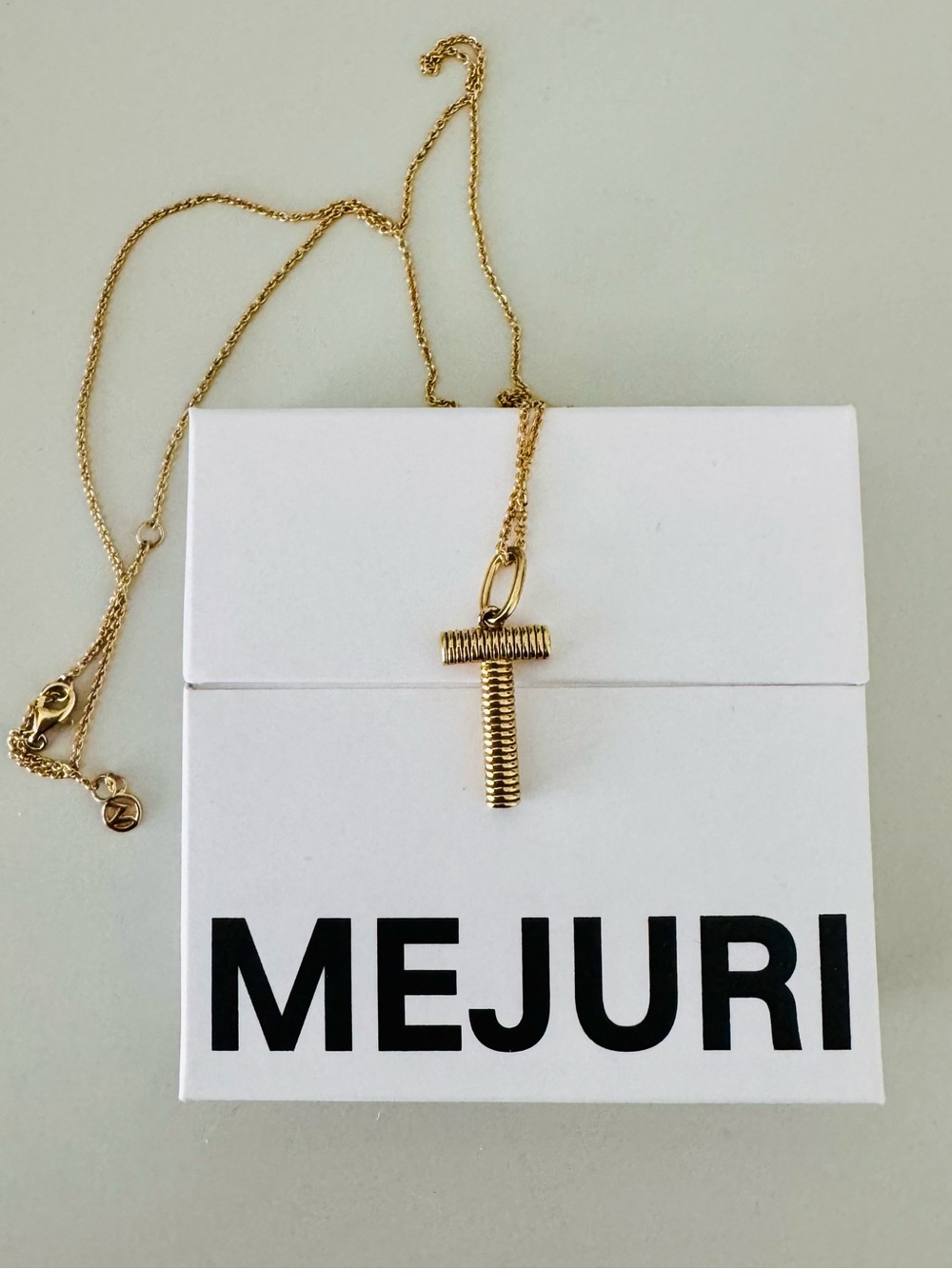 BOLD LETTER PENDANT NECKLACE LETTER “T”
